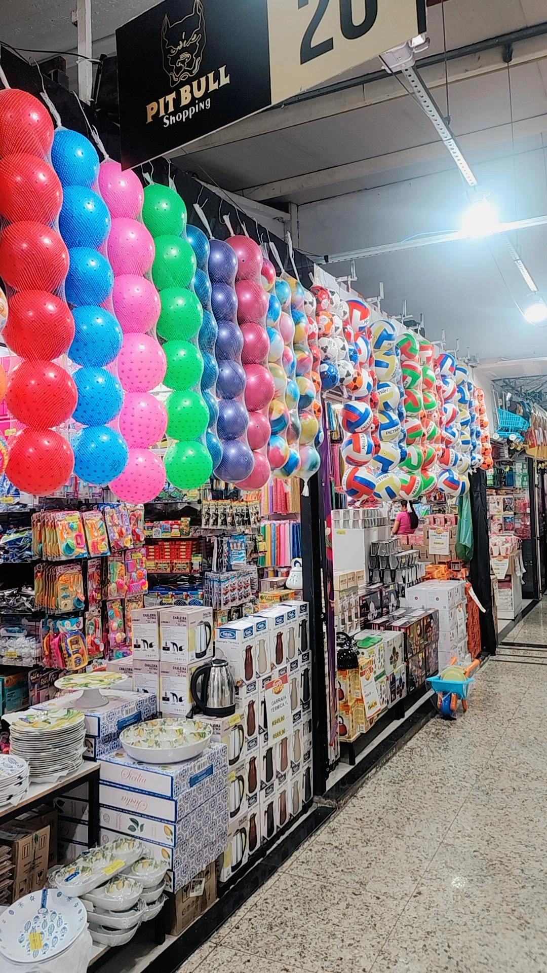 Interior da Loja Intacta Imports